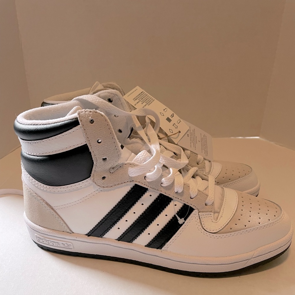 NWT Adidas Basketball Men’s 9